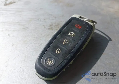 2013 Ford Focus Titanium z USA, uszkodzony, nr VIN 1FADP3J20DL225916